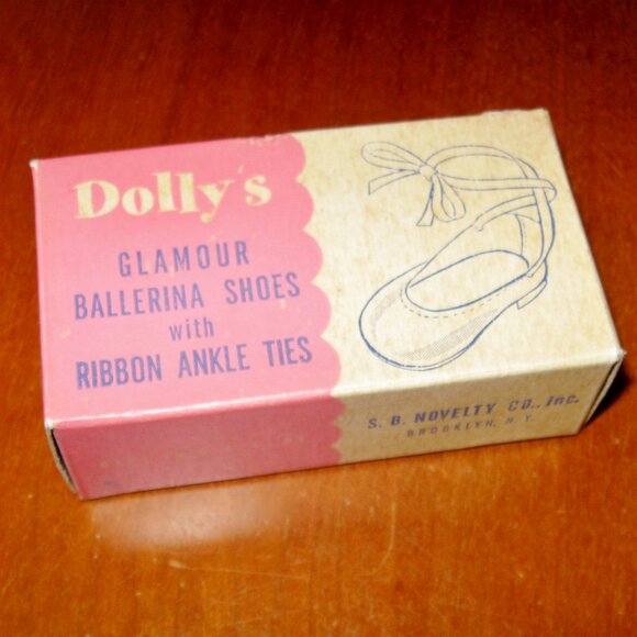 Vintage Dolly's Gold Slippers w Original Box Finest Doll Shoes Accessory - Picture 3 of 16